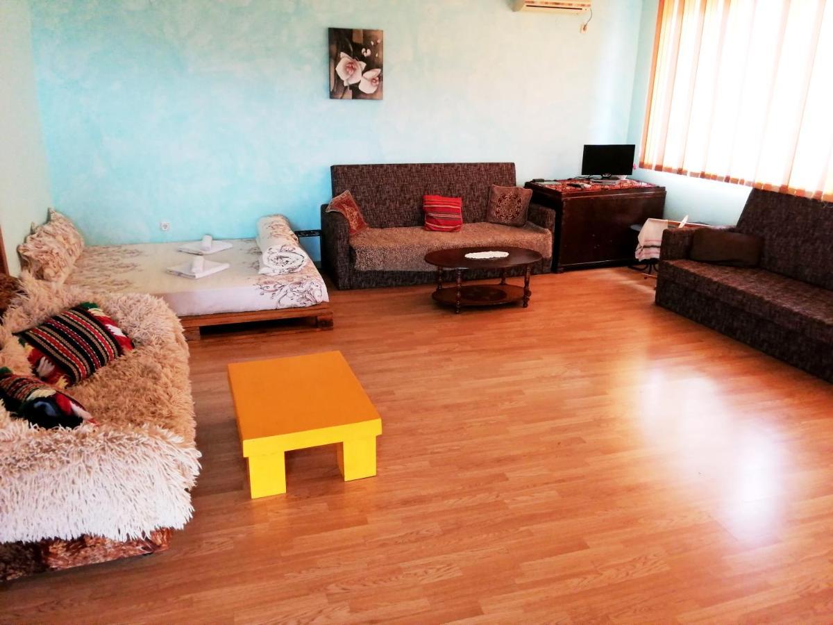 Guest House Misha Petrevene 外观 照片