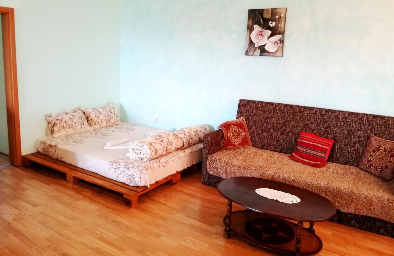 Guest House Misha Petrevene 外观 照片