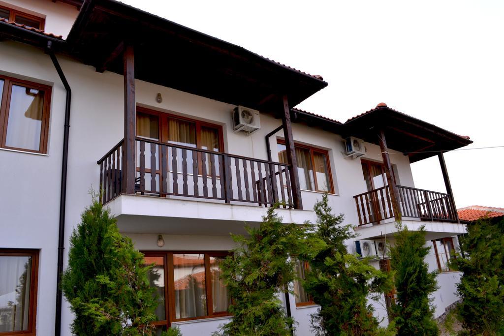 Guest House Misha Petrevene 外观 照片