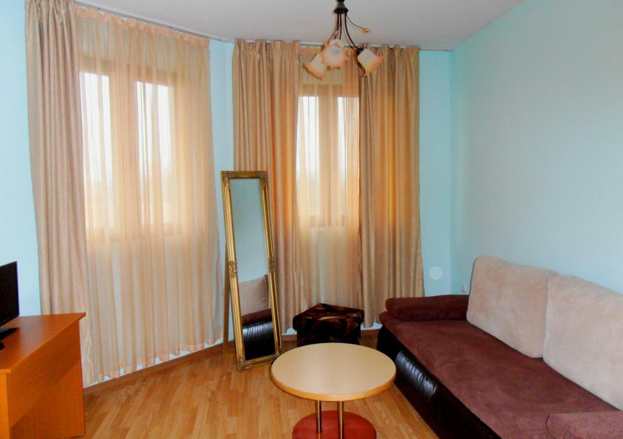 Guest House Misha Petrevene 外观 照片