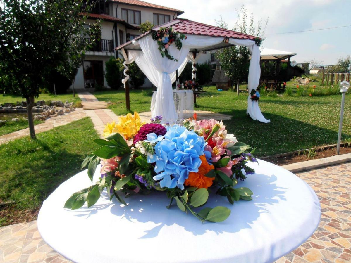 Guest House Misha Petrevene 外观 照片